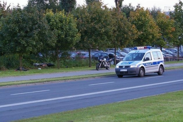 Zarówno kierujący motocyklem, jak i piesza, przewiezieni zostali do szpitala w stanie bardzo ciężkim