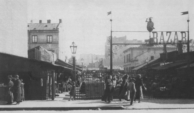Bazar Różyckiego w latach 30. XX. Wejście od strony Ząbkowskiej