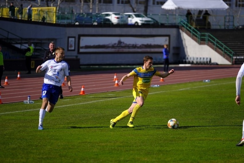 Elana Toruń pokonała 2:1 (0:1) Błękitnych Stargard w meczu...