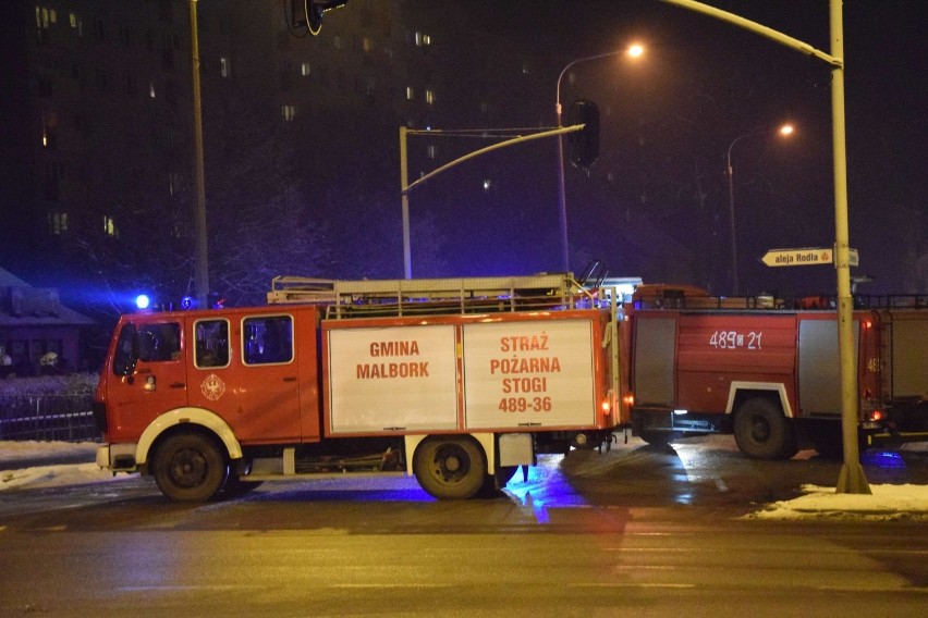 Pożar w kamienicy przy ulicy Mickiewicza w Malborku. Pięć osób trafiło do szpitala