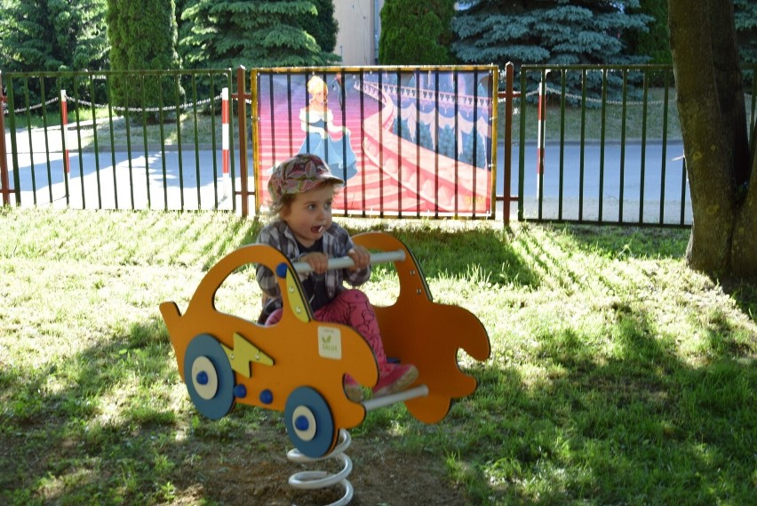 Calineczka – nowy plac zabaw w Sandomierzu. Uroczyste otwarcie z niespodziankami dla milusińskich. Zobacz zdjęcia