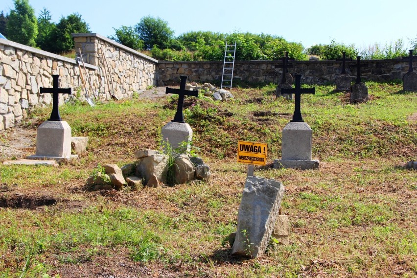 Trwają prace remontowe na dwunastu cmentarzach z pierwszej...