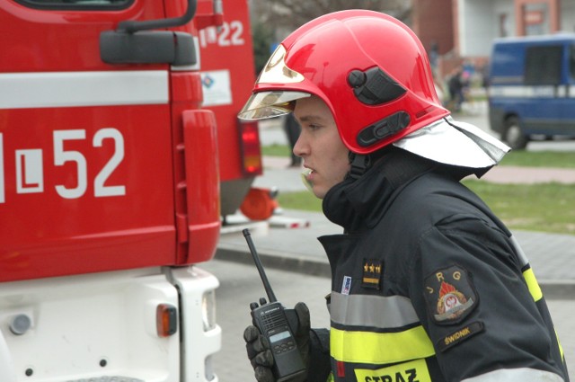 W Lublinie płonął skład drewna. Strażacy opanowali pożar.
