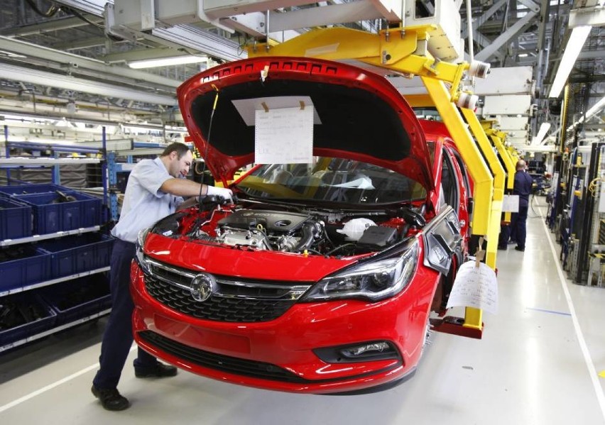 Opel sprzedany Francuzom. Co dalej z gliwicką fabryką?