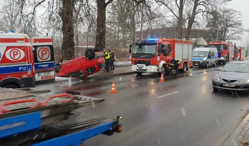 Wypadek na al. Włókniarzy w Łodzi. Zderzenie 4 samochodów [ZDJĘCIA]
