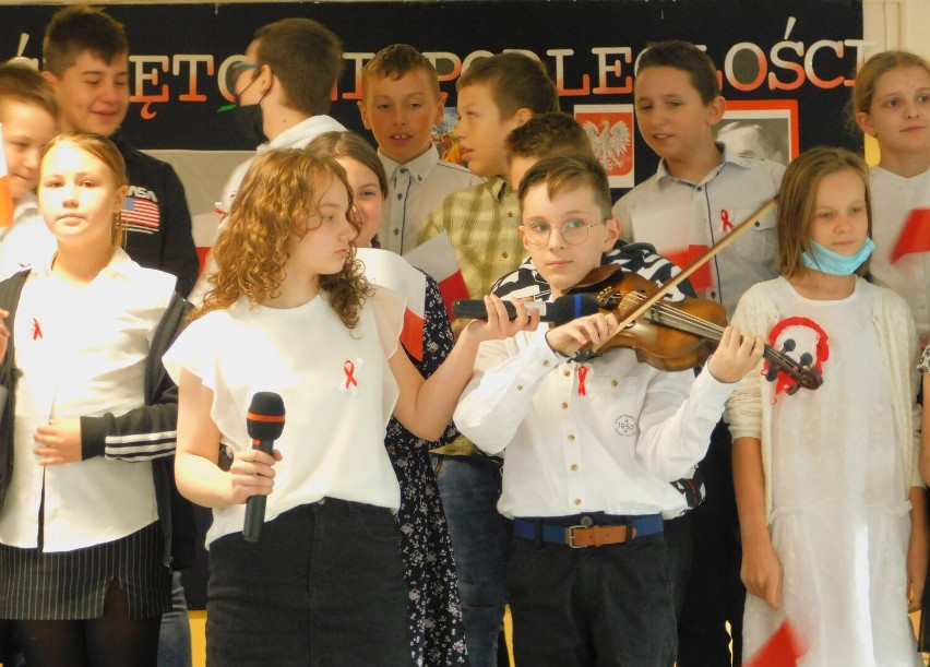 Malbork. Konkurs pieśni patriotycznych w Szkole Podstawowej nr 9. Tak uczniowie obchodzili Święto Niepodległości