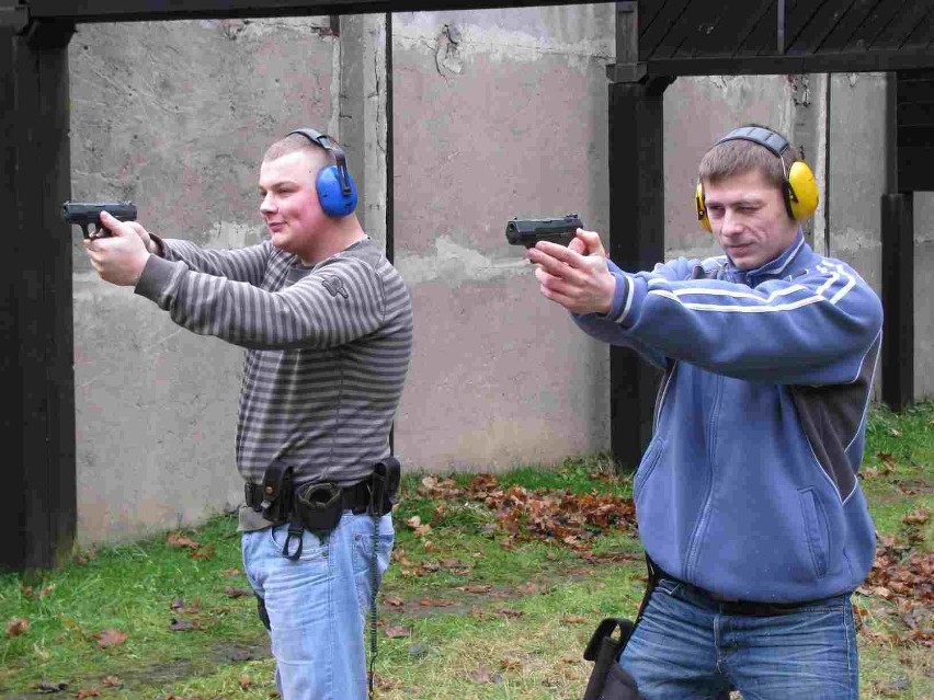 Lęborscy policjanci byli na szkoleniu strzeleckim