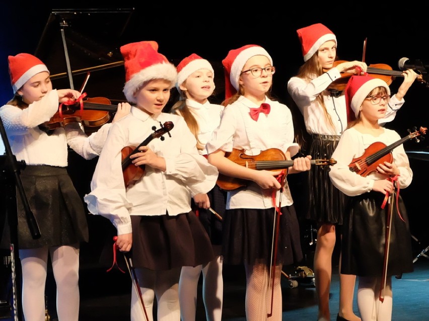 Koncert świąteczno-noworoczny uczniów PSM w Sieradzu 2019 (zdjęcia)