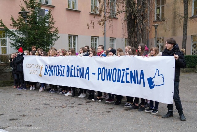 Banery "Bartosz Bielenia – powodzenia" zawisły w Białymstoku
