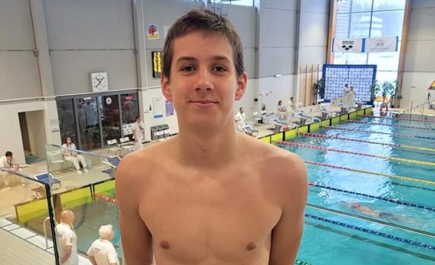 15-letni pływacki talent z Sieradza Antoni Ulas, trenujący w MUKS Wodnik Łask z sukcesem na Mistrzostwach Polski Juniorów 15 lat ZDJĘCIA