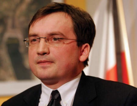 Zatrzymany w lutym przez CBA kardiochirurg Mirosław G. pozwał ministra sprawiedliwości Zbigniewa Ziobrę, domagając się zadośćuczynienia, i złożył skargę do Trybunału Praw Człowieka w Strasburgu. arch