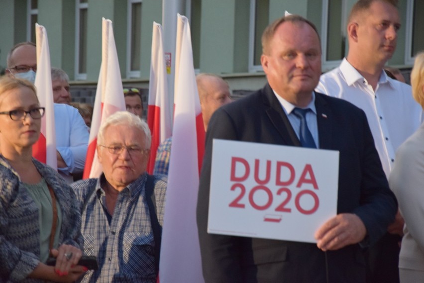 Premier Mateusz Morawiecki w Suwałkach. Powitano go kwiatami i muzyką [Zdjęcia]