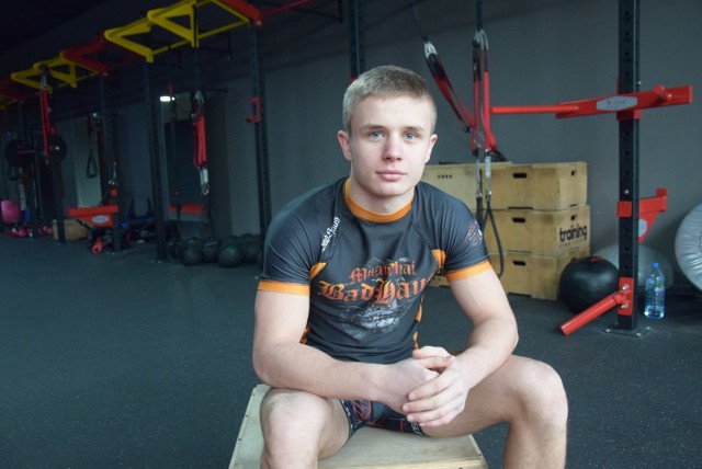 Cyprian Wieczorek to 18-letni zawodnik Amatorskiej Ligi MMA. Młody sportowiec trenuje w Świętochłowicach.
 Zobacz kolejne zdjęcia/plansze. Przesuwaj zdjęcia w prawo - naciśnij strzałkę lub przycisk NASTĘPNE