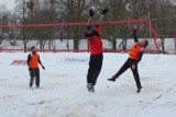 Zagrali w siatkówkę plażową na śniegu [zdjęcia]