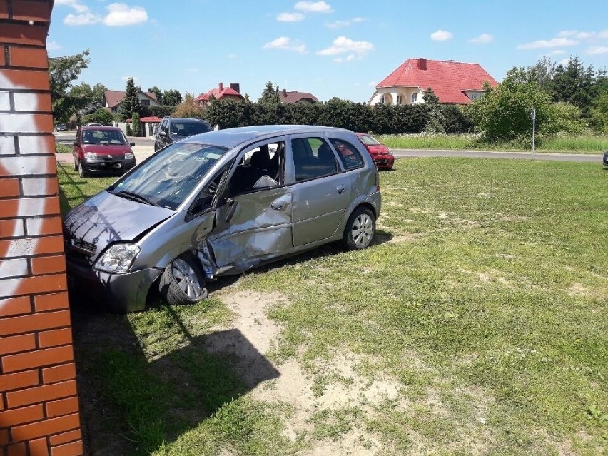 Wypadek na skrzyżowaniu ulic Parzęczewskiej i Radosnej w...