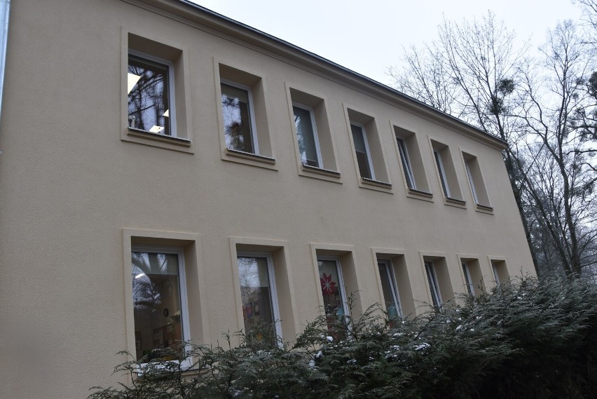 Uczniowie Zespołu Szkół Specjalnych w Kowanówku cieszą się cieplejszą i ładniejszą szkołą. Skończyły się prace remontowe