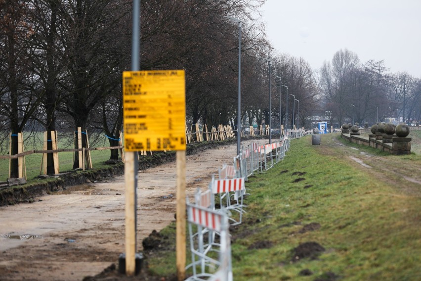 Kraków. Pętla wokół Błoń. Trwa budowa alejki przy Rudawie [ZDJĘCIA]