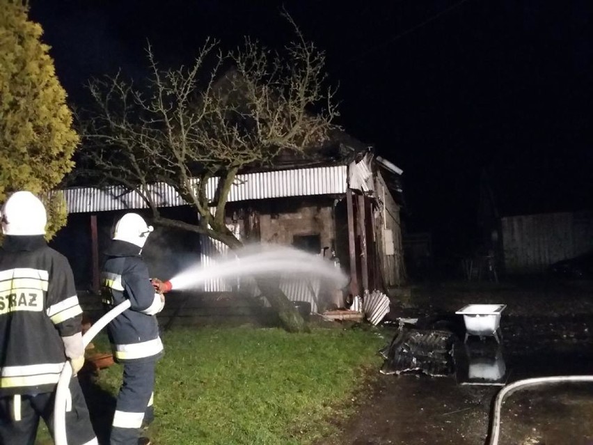 Pożar warsztatu samochodowego w Strzelcach koło Opoczna.  Bardzo duże straty [ZDJĘCIA]