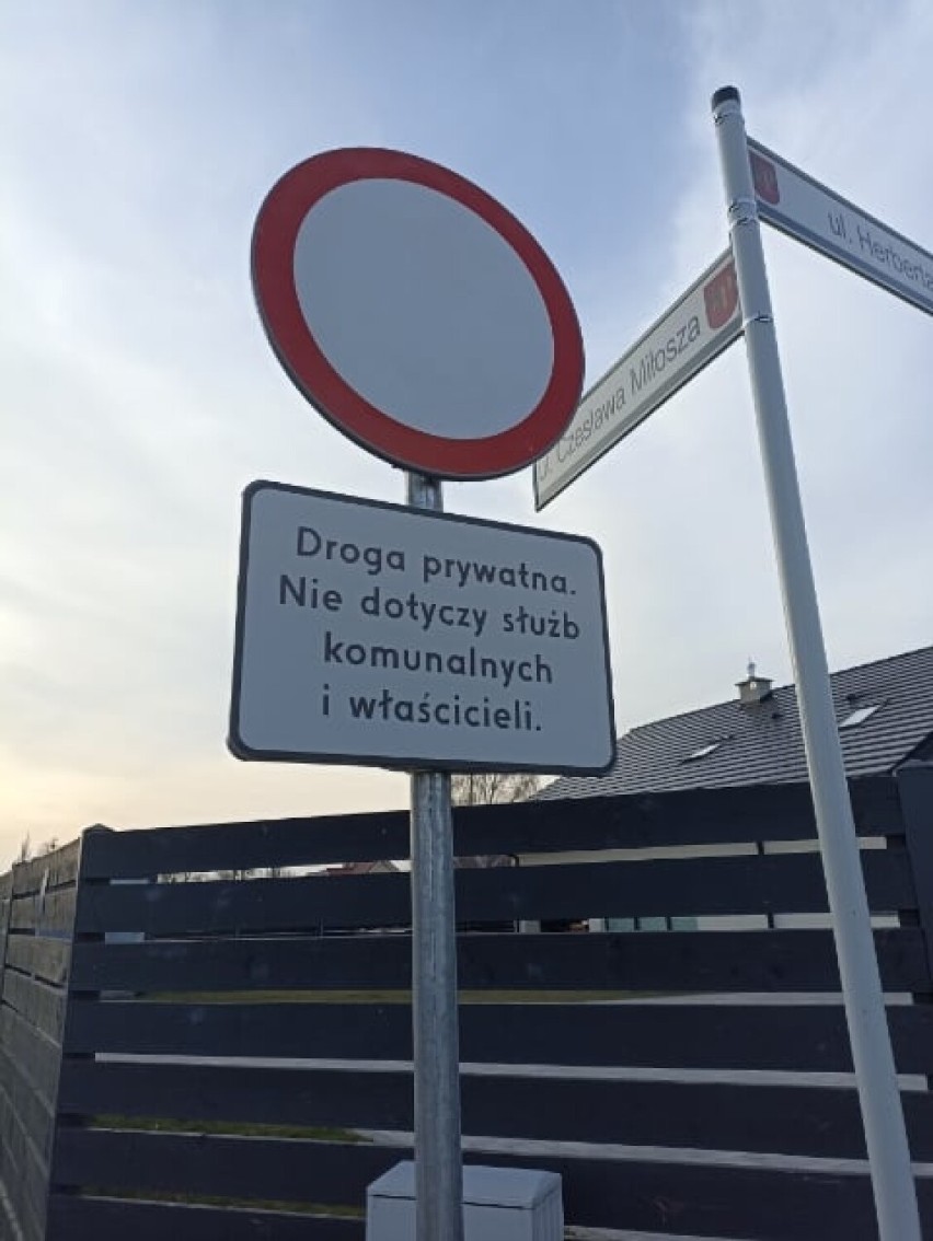 Walka mieszkańców o ul. Miłosza w Pruszczu. Na drodze postawiono znak zakazu - "Następny będzie szlaban"