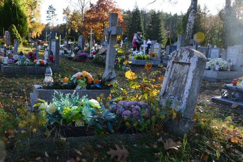 Dziecięce groby na cmentarzu w Goleniowie. Opuszczone, zapomniane, zniszczone