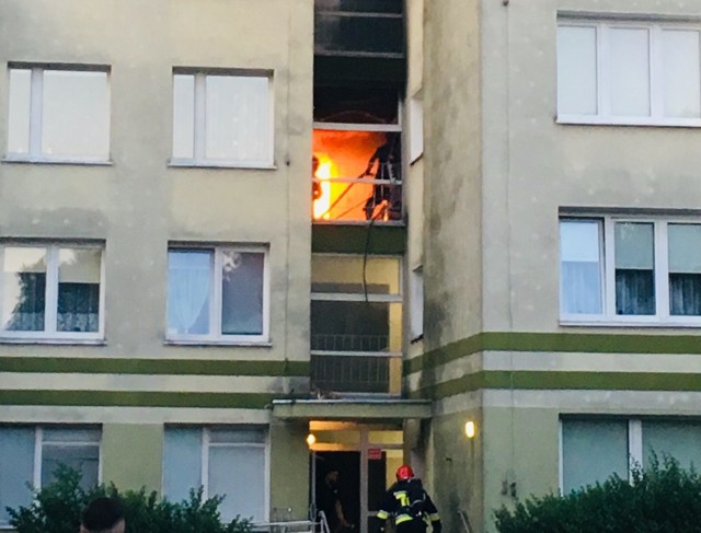 60 strażaków wzięło udział w akcji po wybuchu gazu w wieżowcu przy ul. Wyszyńskiego 25 w Zielonej Górze