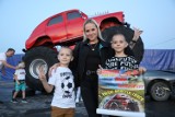 Monster Truck Show Chaloupka w Piotrkowie. Około 200 osób oglądało samochodowe pokazy kaskaderskie na parkingu Bazaru Piotrków ZDJĘCIA