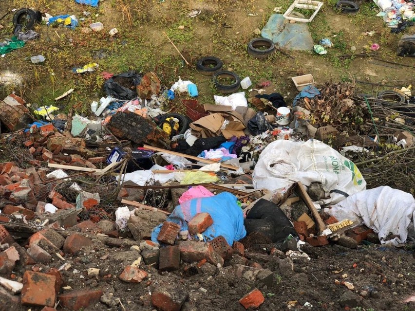 Dzikie wysypisko śmieci w Osetnie