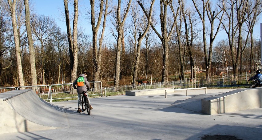 Skatepark przy Bulwarach w Tomaszowie Maz. już otwarty [ZDJĘCIA] 