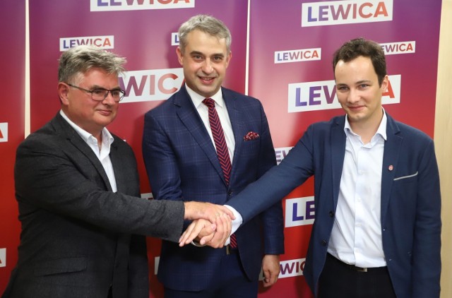 Od lewej: lider SLD w Radomiu Waldemar Kaczmarski, poseł Krzysztof Gawkowski oraz lider Wiosny w Radomiu Patryk Fajdek.