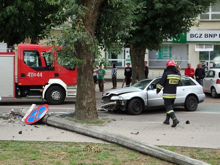 Co najmniej jedna osoba trafiła do szpitala.