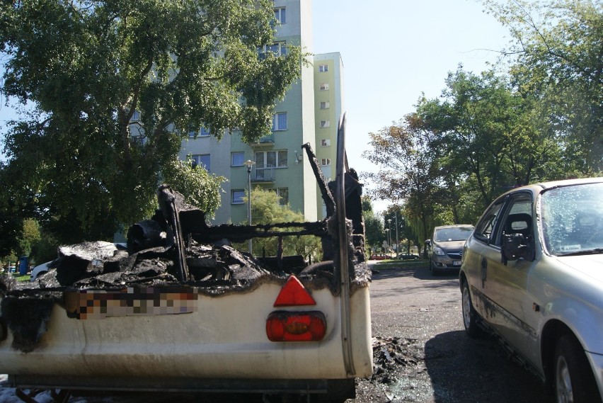 Pożar w Kaliszu przy ulicy Asnyka. Spłonęła przyczepa...