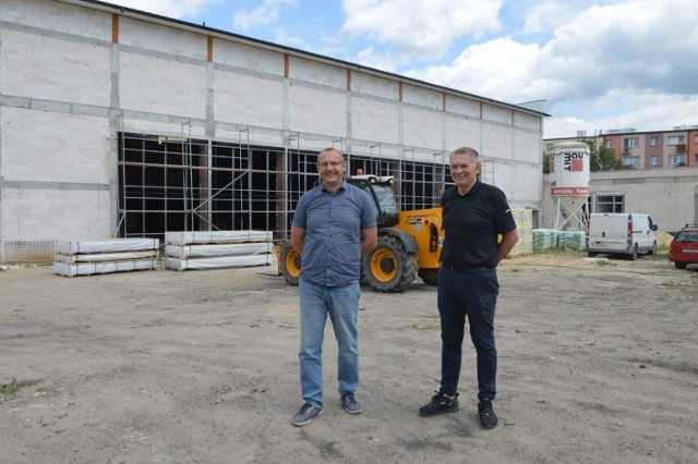 Po budowie oprowadzali nas koordynator budowy z Urzędu Miasta i Gminy Rafał Gula oraz kierownik budowy Dariusz Chiberski.