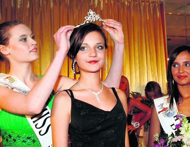 Adrianna ma na swoim koncie m.in. tytuł Miss Nastolatek Dolnego Śląska 2010.