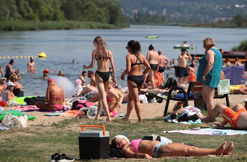 Szczecinianie szukają ochłody na kąpielisku Dziewoklicz...
