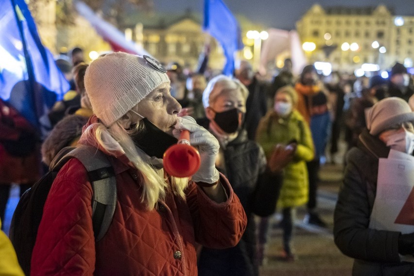 Kolejny marsz Strajku Kobiet odbywa się w 102. rocznicę...