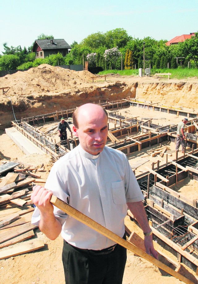 Lejemy fundamenty pod świątynię - mówi ks. Bernacki