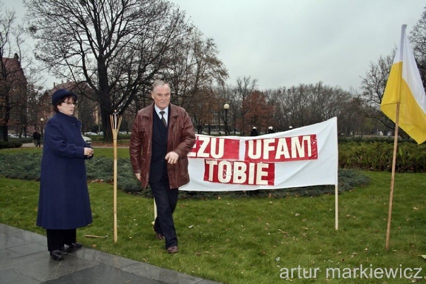 "Jezu ufam Tobie" to hasło wywiesił przeciwny marszowi Jerzy...