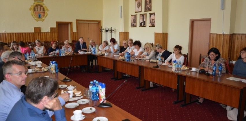 Radomsko: Spotkanie przed nowym rokiem szkolnym. Powierzono obowiązki dyrektora PSP 1 i 8