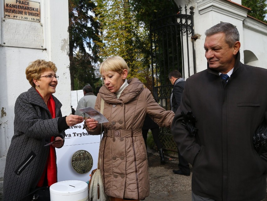 Trwa kwesta na ratowanie zabytkowych nagrobków na cmentarzach w Piotrkowie