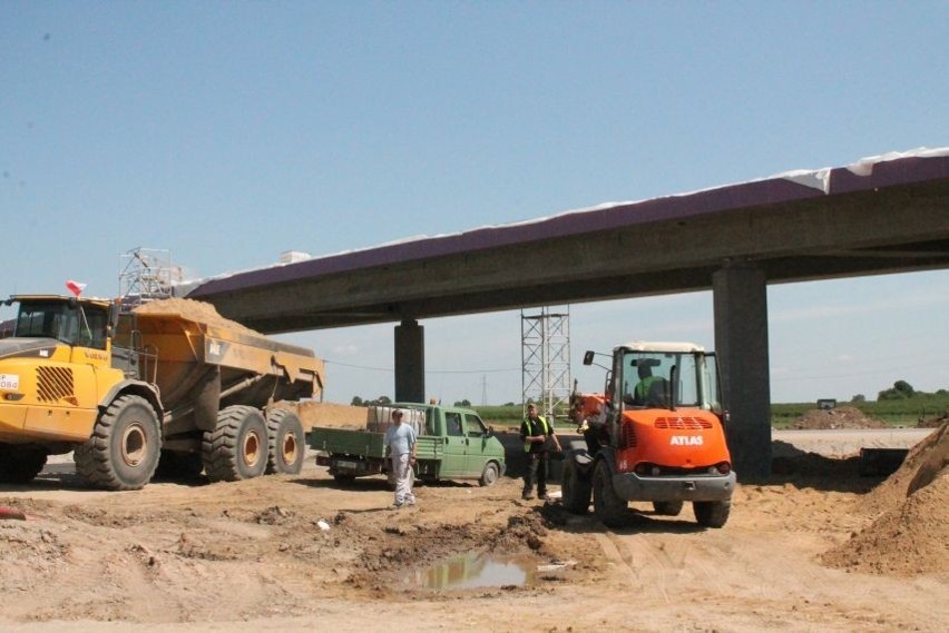 Wiadukt nad autostradą A1 w Sójkach, w powiecie kutnowskim, zapada się? [ZDJĘCIA]