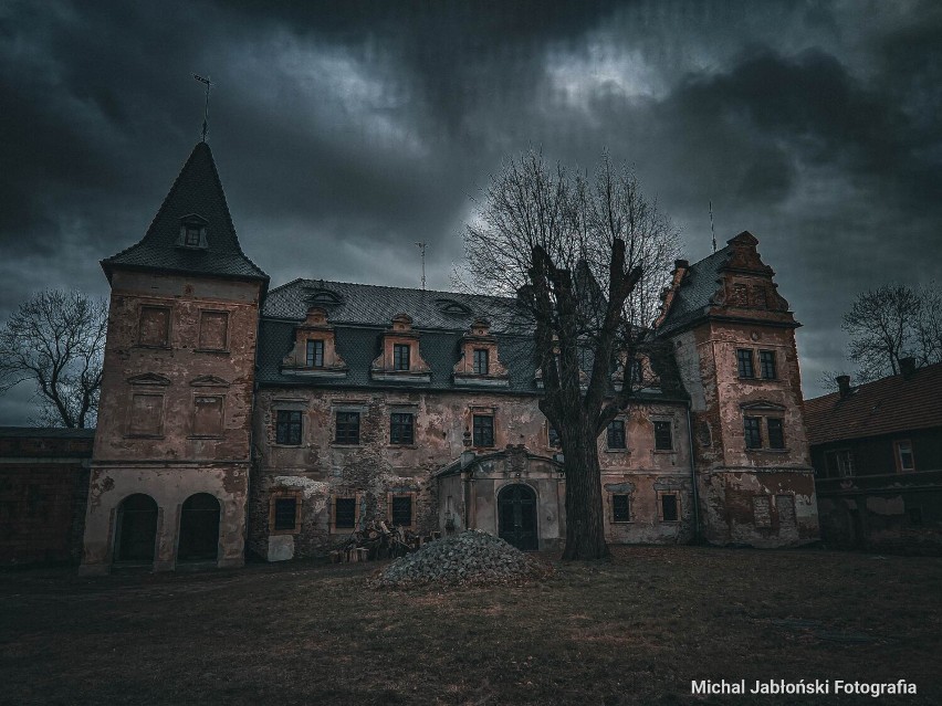 Pałac w Nowiźnie w gminie Dzierżoniów jest remontowany od 14...
