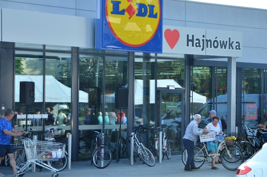 Otwarcie Lidla w Hajnówce przyciągnęło klientów już o 6 rano