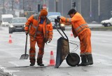 Kolejne dziury będą zalewane asfaltem