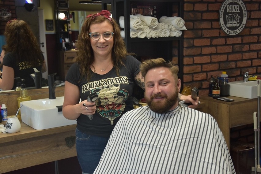 Sosnowieckie Blade & Glory z nowym salonem. Sosnowieccy barberzy zapraszają do nowootwartego lokalu