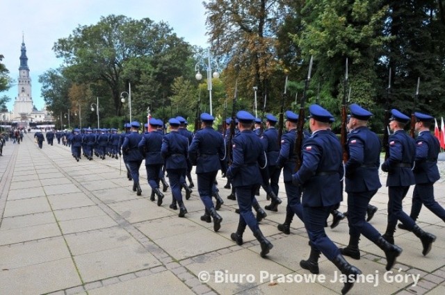 Policjanci na Jasnej Górze. "Warto od czasu do czasu o tym sobie przypomnieć, iż nie jesteśmy nieśmiertelni"