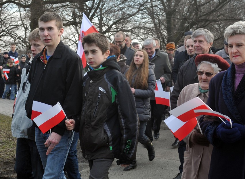 Biało-czerwony marsz mieszkańców Iwonicza w Narodowy Dzień Pamięci Żołnierzy Wyklętych