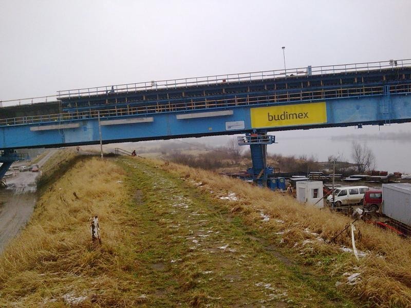 MOST W KWIDZYNIE. Budowa mostu przez Wisłę podpatrzona przez Internautę  [FOTO, FILM]