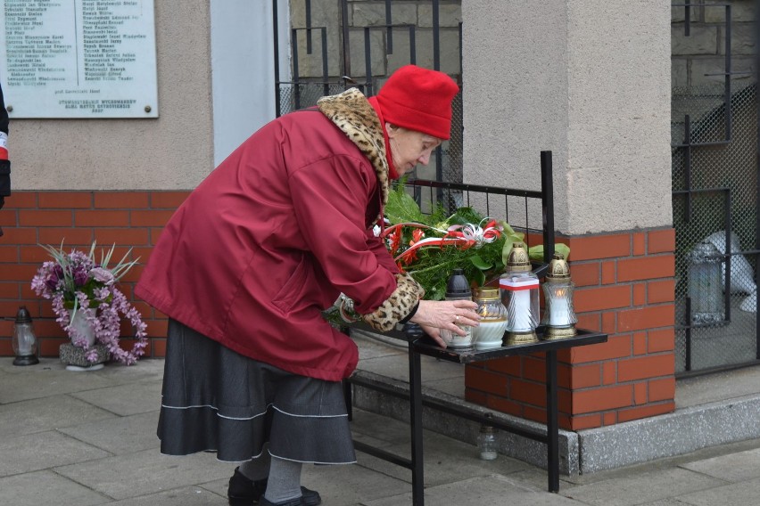 Narodowy Dzień Pamięci Żołnierzy Wyklętych. Ostrowianie złożyli kwiaty w miejscach pamięci