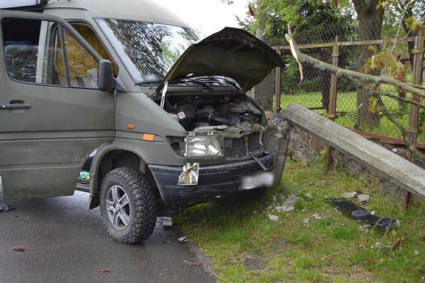 Leszno. Kradł auta w Wilkowicach. Wpadł w Jeleniej Górze, gdzie zaatakował policjantów. Mieszkaniec Góry trafił do aresztu [ZDJĘCIA]