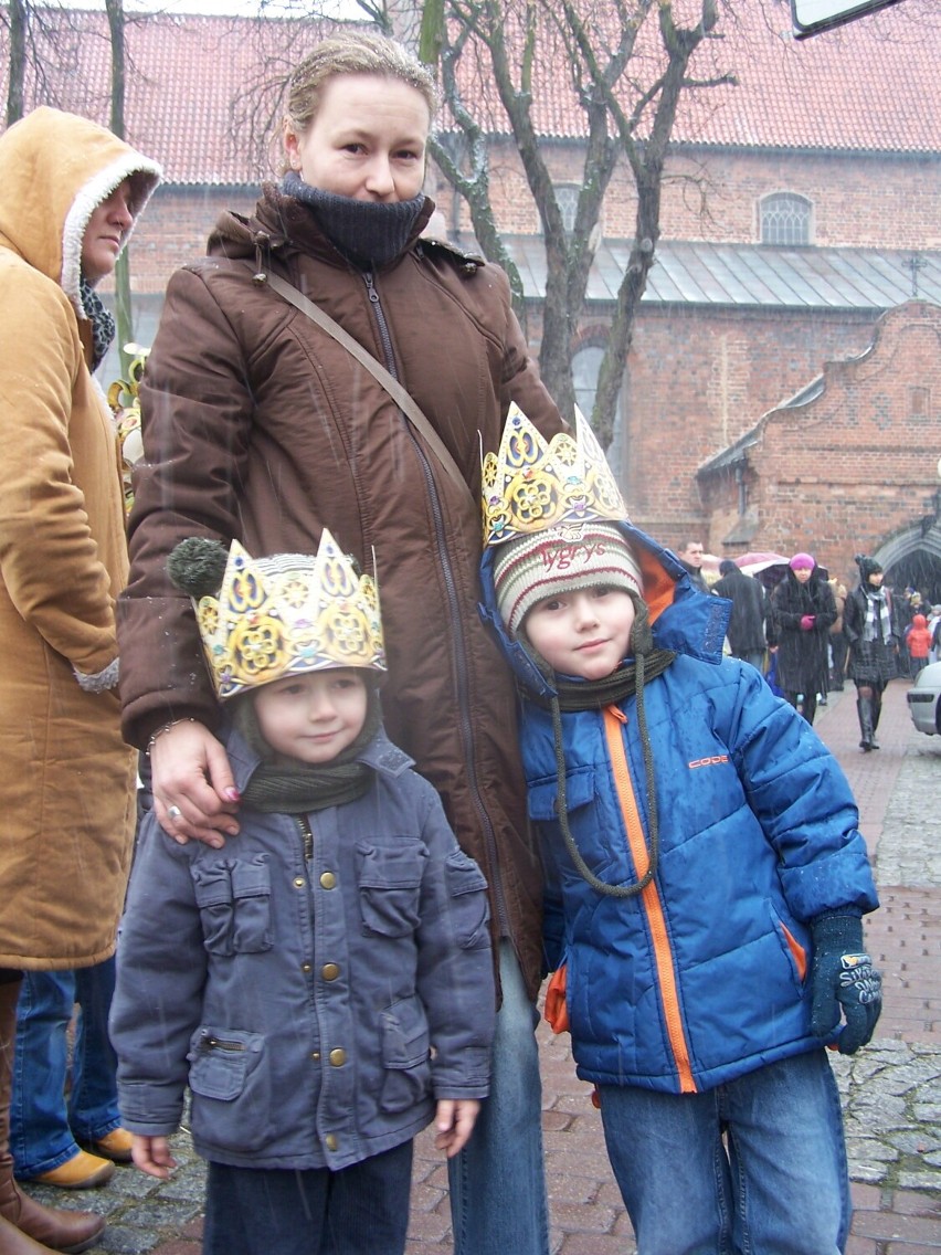  6 stycznia  przejdzie ulicami konińskiej Starówki XII Orszak Trzech Króli. Czy pamiętacie jak wyglądały Orszaki sprzed lat w Koninie?